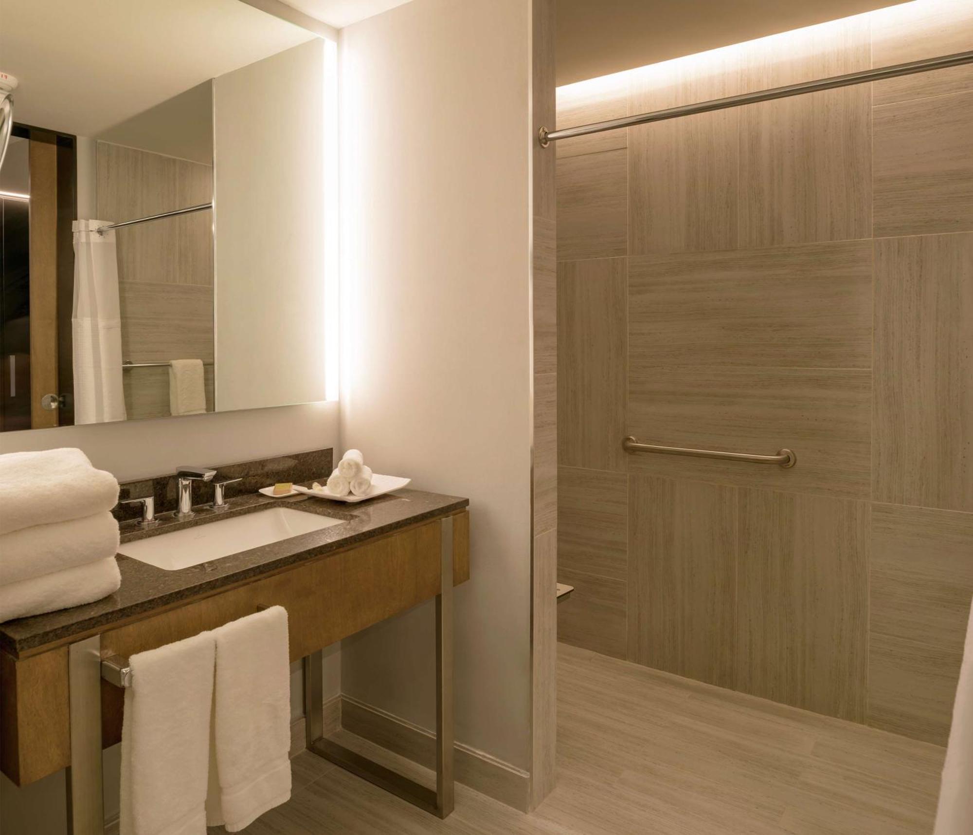 Hilton Garden Hotel 3*